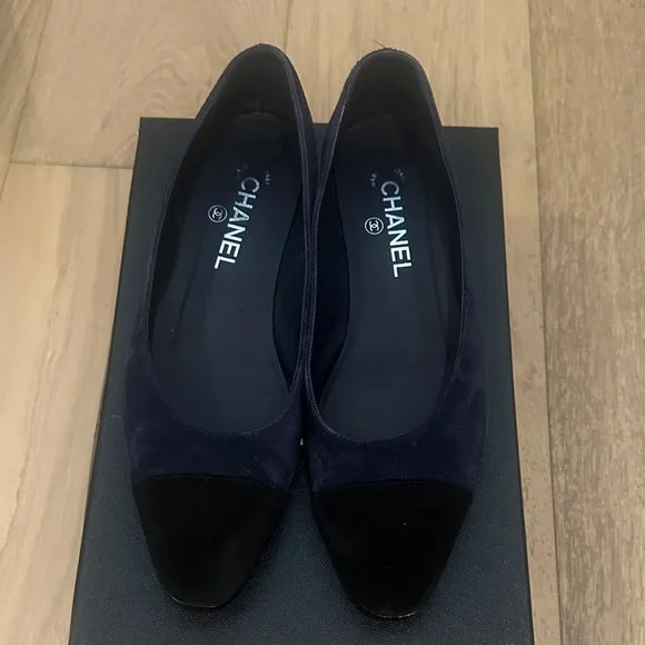 CHANEL Women's Black and Dark Blue Flats - Picture 1 of 5